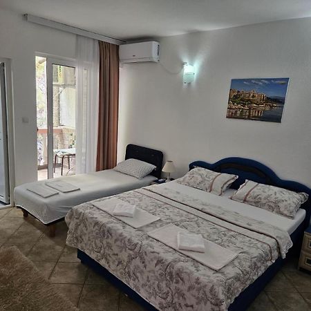 Apartments Flora And Boat Cruising Virpazar Esterno foto