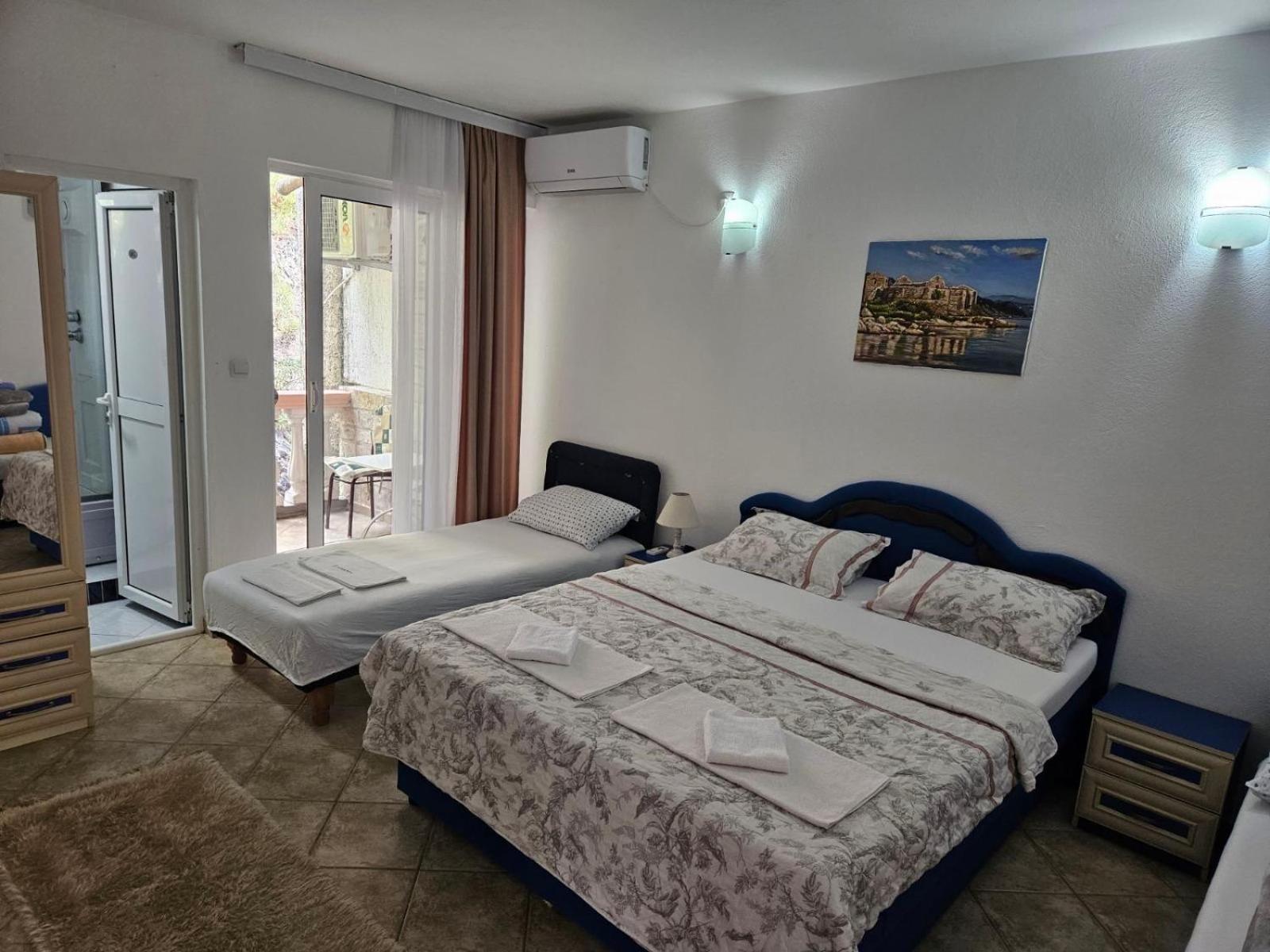 Apartments Flora And Boat Cruising Virpazar Esterno foto
